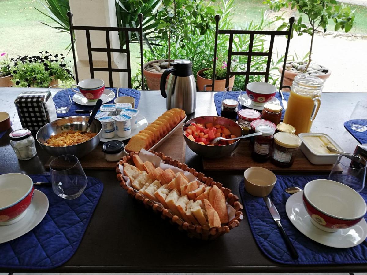 La Goutadou Bed & Breakfast Cabannes Exterior photo