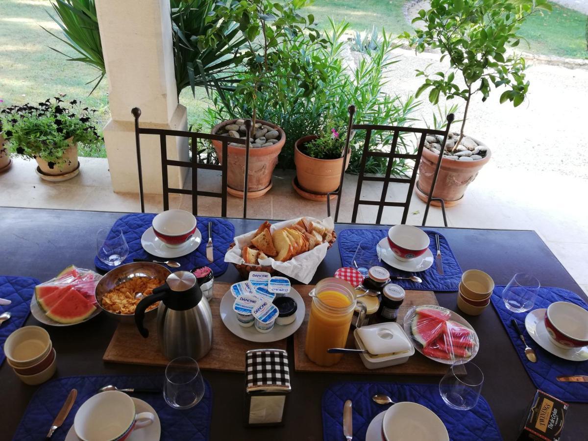 La Goutadou Bed & Breakfast Cabannes Exterior photo